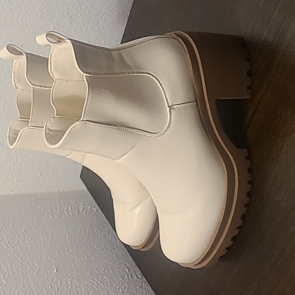 Cream & Beige Sole Boots